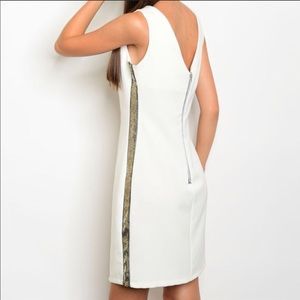 •White Sleeveless Sequin Design Dress•